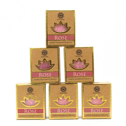Gestapelde rozen amber geurblokjes uit de Geurblokje Rose rozen geurset met groene boom aroma
