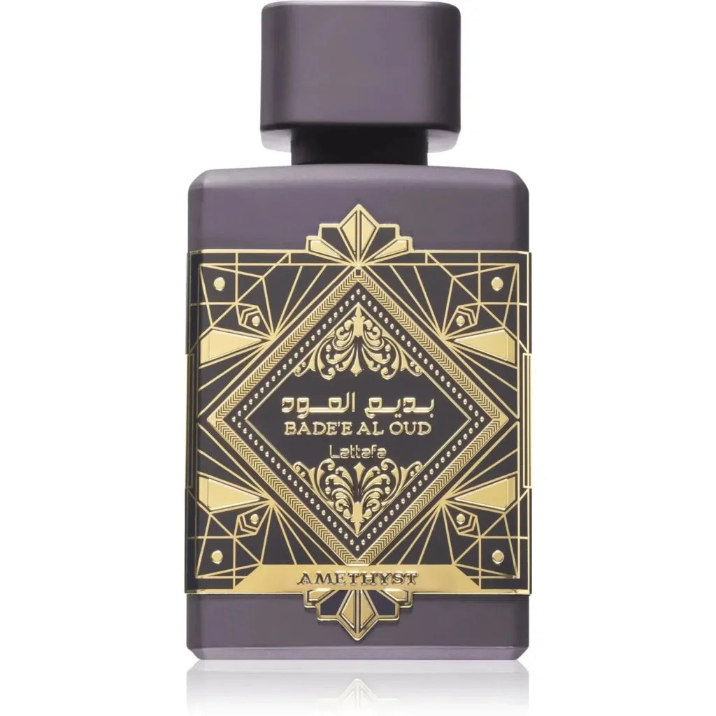 Lattafa Parfum Badee Oud Amethyst fles met houtachtige noten en gouden details