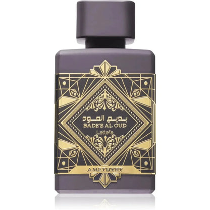 Lattafa Parfum Badee Oud Amethyst fles met houtachtige noten en gouden details