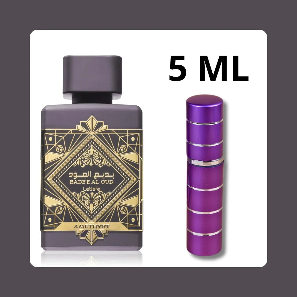Lattafa Parfum Badee Oud Amethyst fles en reisatomizer met houtachtige noten