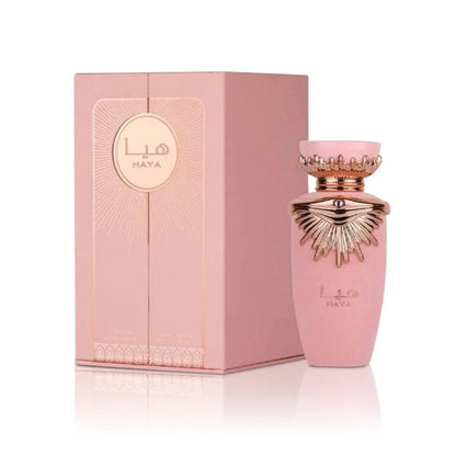 Roze Lattafa Parfum Haya flesje met gouden details en roze verpakking